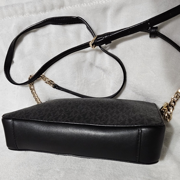 Michael Kors Patchwork Jet Set Crossbody Bag - Picture 7 of 9